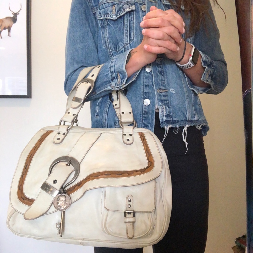 PURSE PARTY! NEW BAGS COMING THIS WEEKEND! (3/8) - Picture 5 of 6